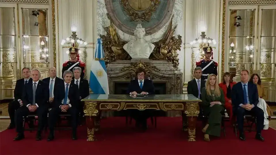 Milei presentó las reformas para el Banco Central: “Ha sido una herramienta que posibilitó el robo de la alta política”