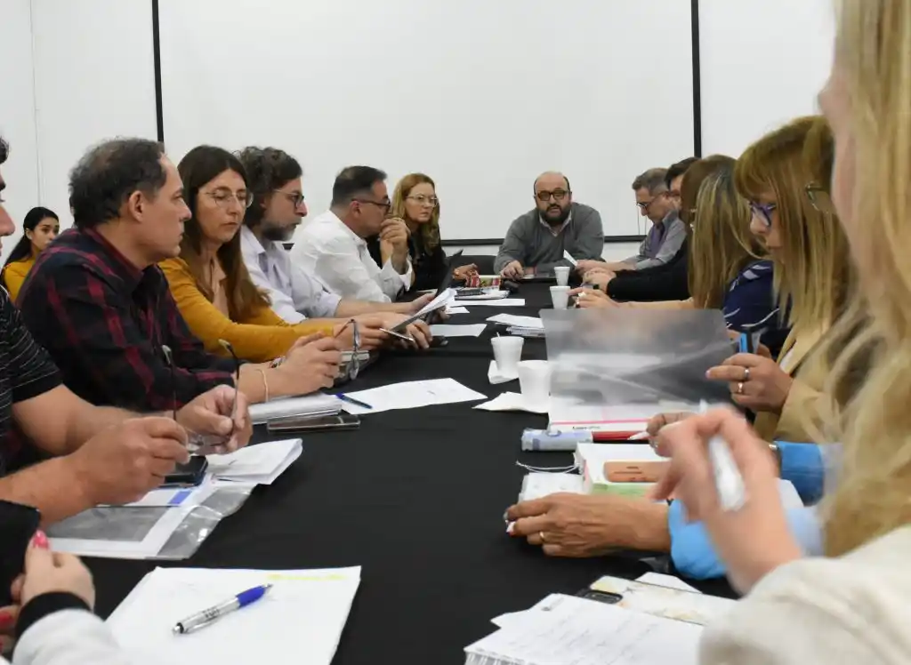 Ampliación de la jornada escolar: se acordó implementación gradual y reconocimiento salarial