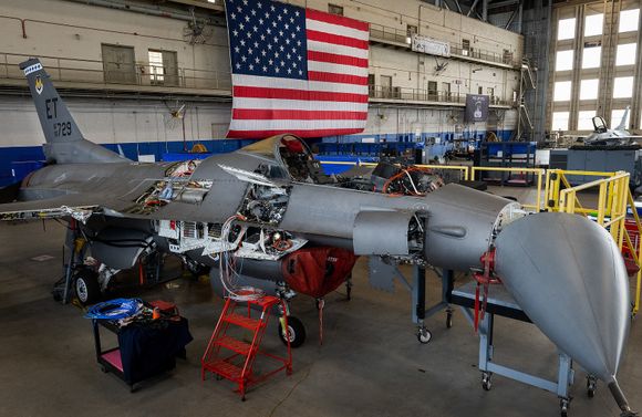 F-16 VENOM: la USAF avanza con su programa de cazas de vuelo autónomo para revolucionar el combate aéreo