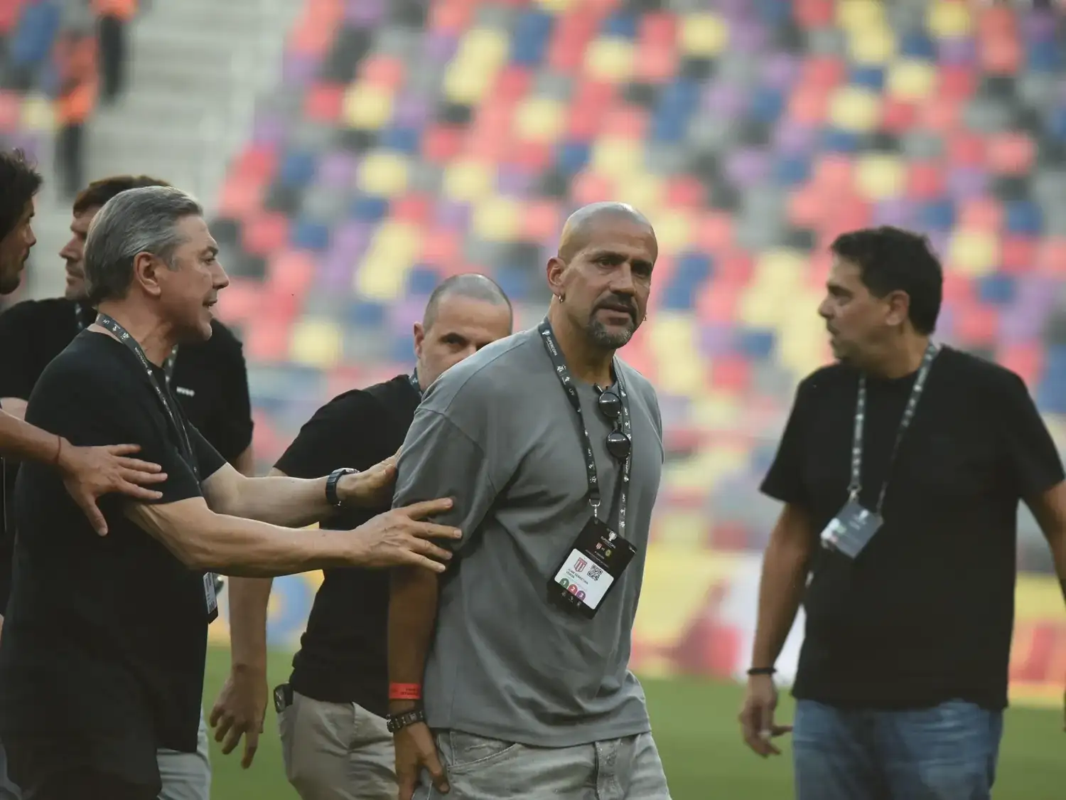 Verón ingresó al campo de juego tras el partido del sábado en Santiago del Estero.