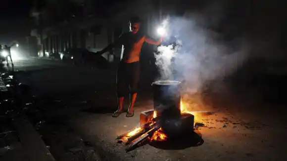 CUBA NUEVAMENTE EN TINIEBLAS: sufre otra desconexión total del sistema eléctrico