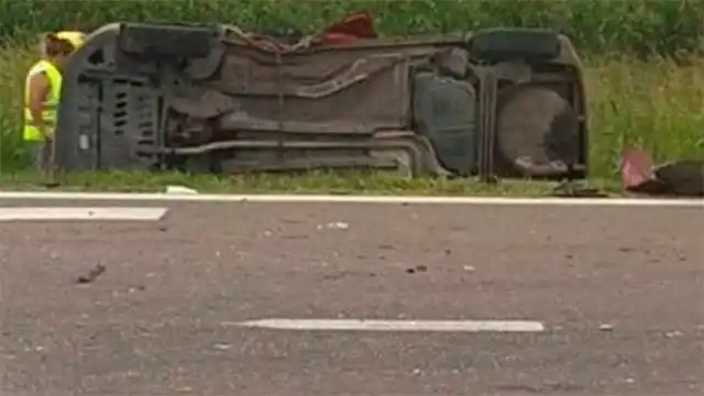 Embarazada y dos menores mueren al volcar una camioneta en el norte de Santa Fe
