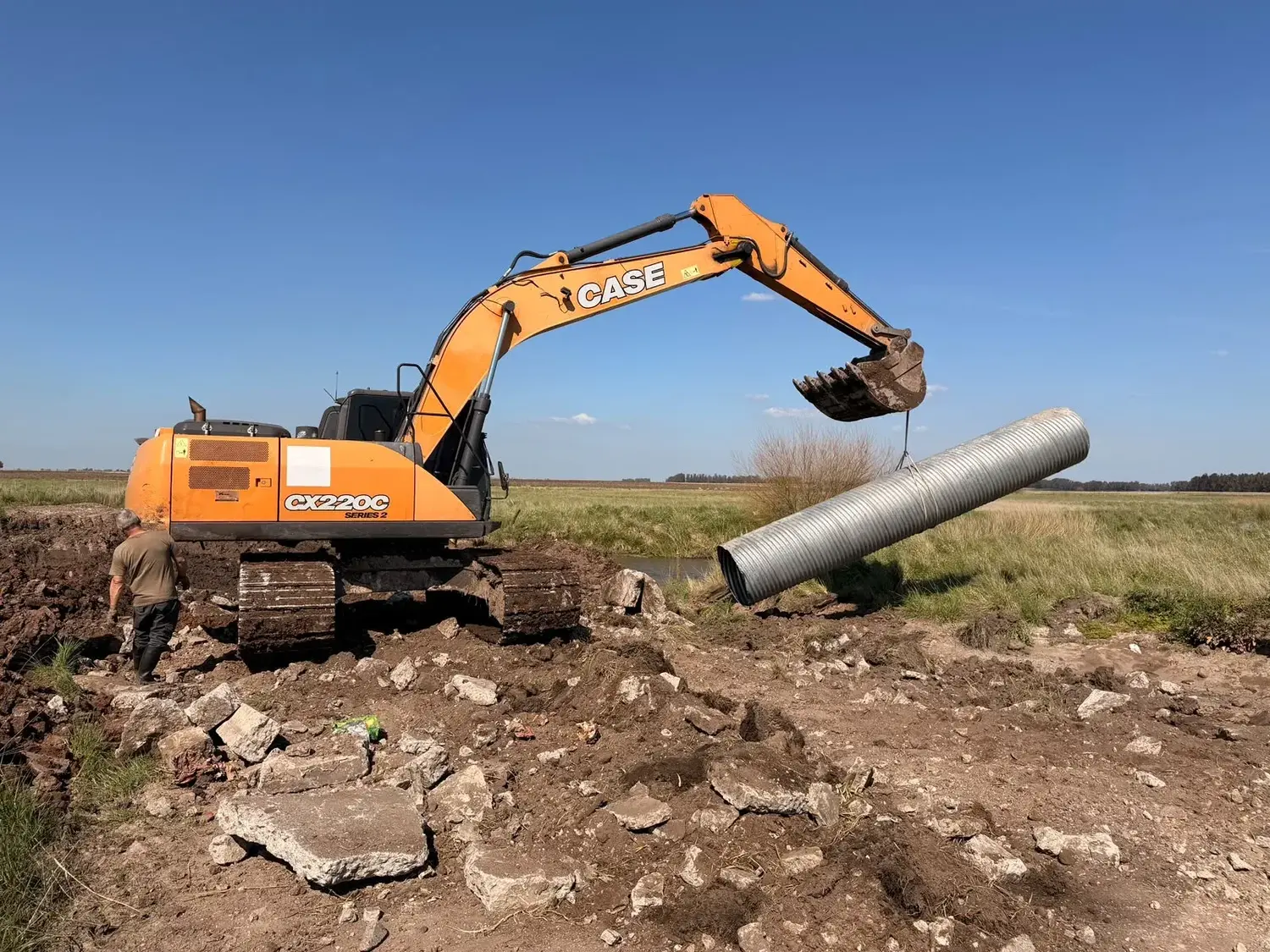 Obras. En caminos rurales de Lobería