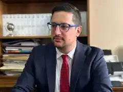 Policías detuvieron y llevaron a juicio a un hombre forzando un reconocimiento y ahora serán procesados