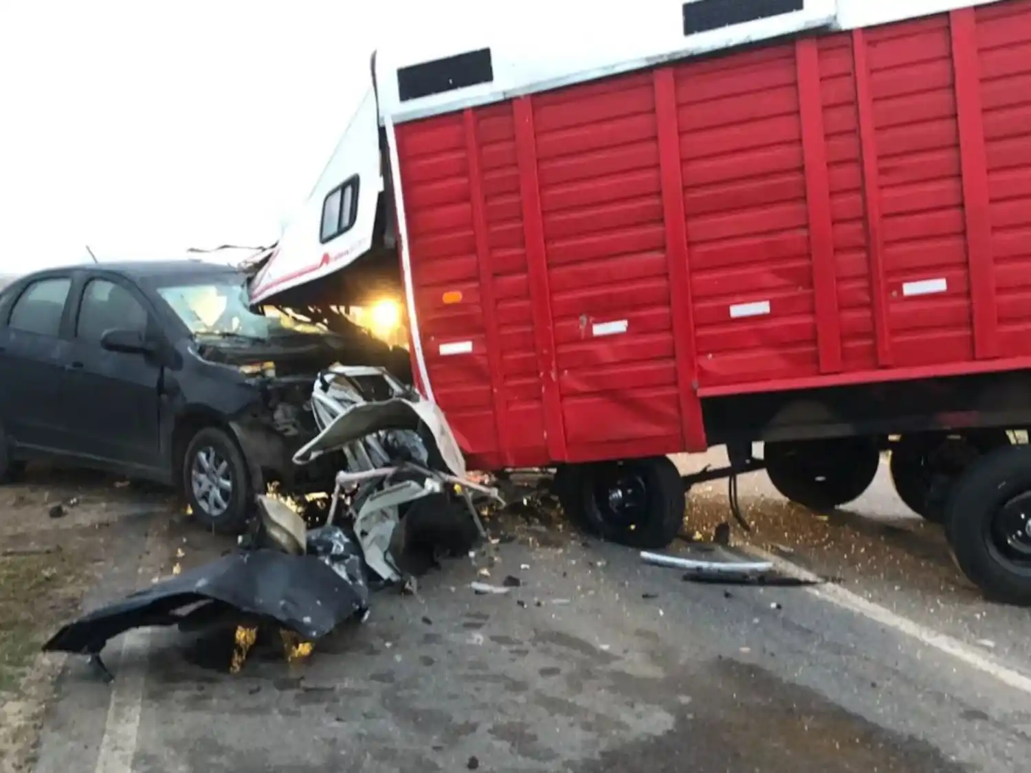 Así terminaron dos de los vehículos involucrados en el trágico choque.