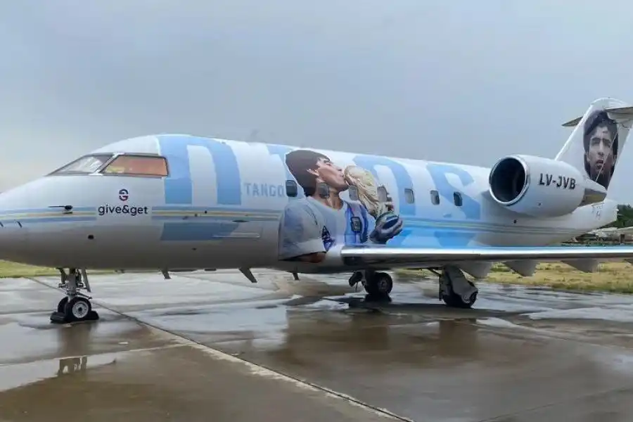 Tango D10S: el avión que homenajea a Maradona recorrerá el país y volará al Mundial en Qatar