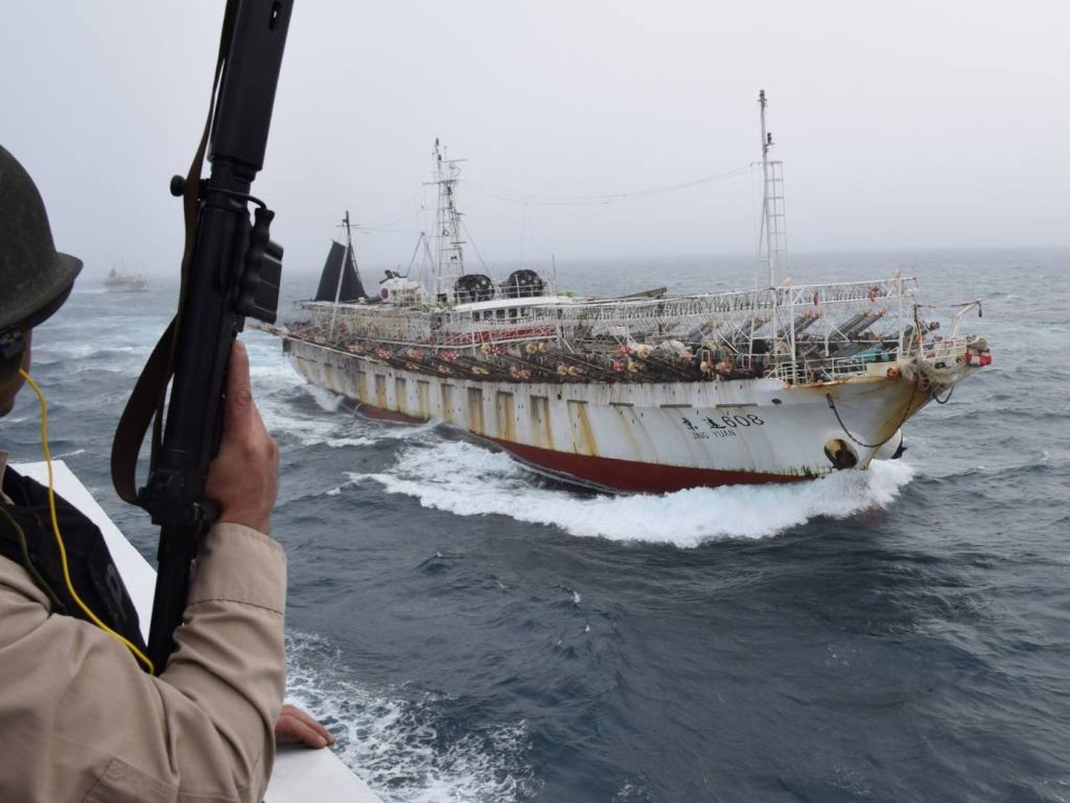 Pesca ilegal, capturan un buque chino con más de 300 toneladas a bordo