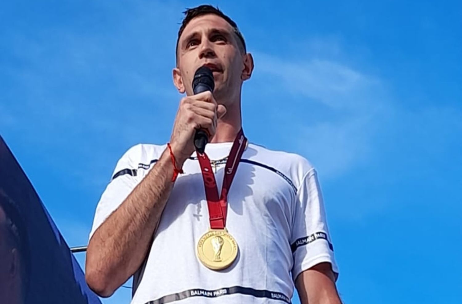 Recopilarán bronce para hacer la estatua del "Dibu" Martínez