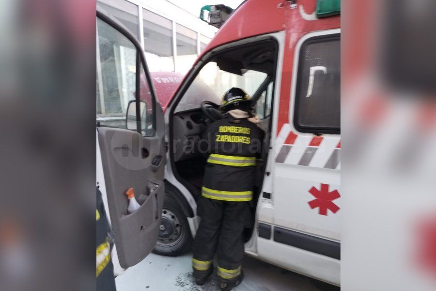 Susto en el hospital por un incendio en una de las ambulancias