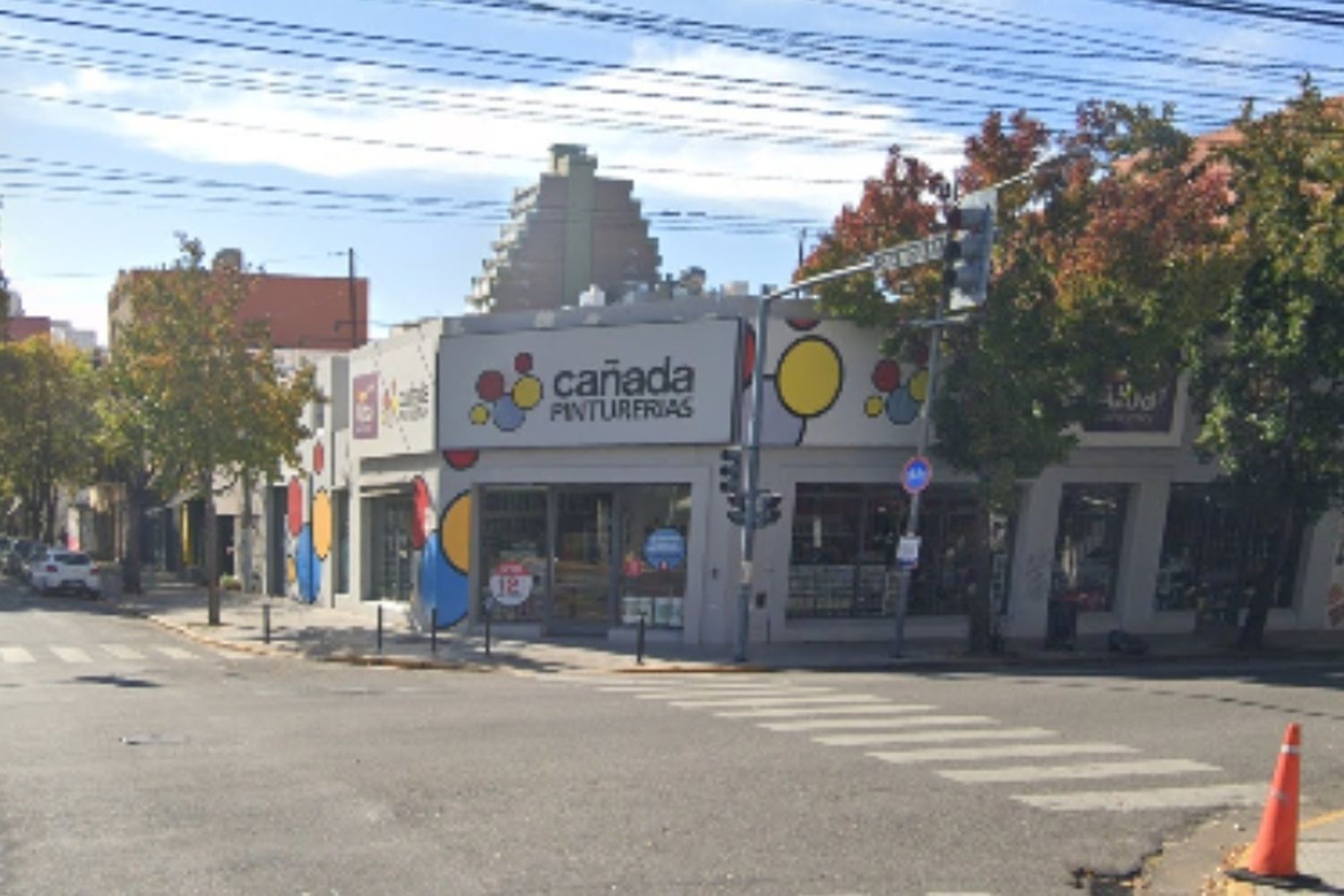 Intentó robar una pinturería céntrica y una persona en situación de calle lo retuvo hasta que llegó la policía