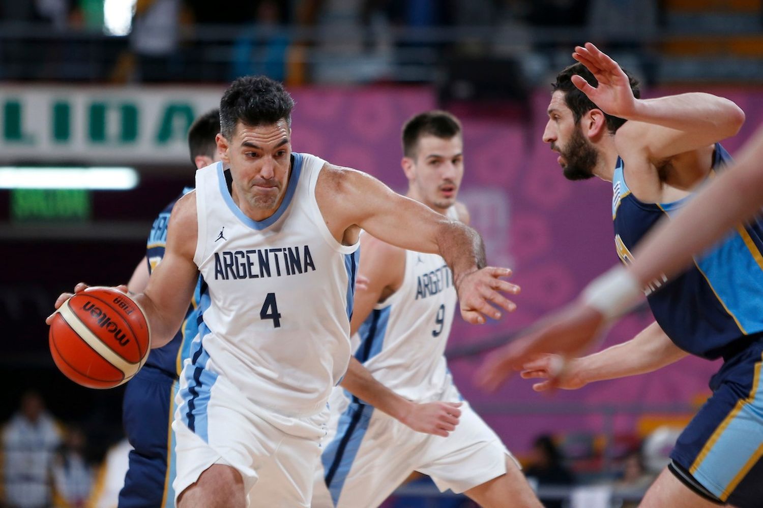 Sólido debut del básquet con una goleada sobre Uruguay