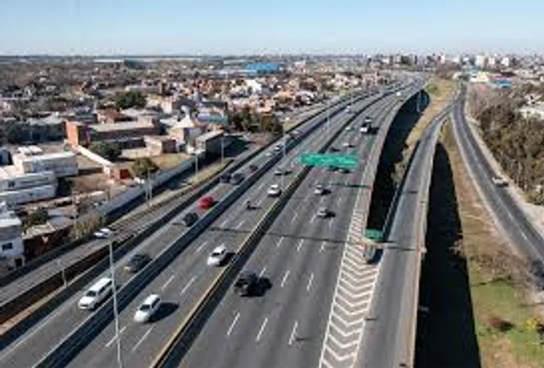 La autopista BsAs-La Plata. escenario de otro accidente. Fotografía AUBASA.