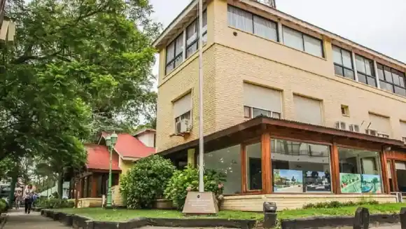 Escándalo en Pinamar: investigan el robo de 67 millones de pesos en la Municipalidad y estalla la polémica en el HCD