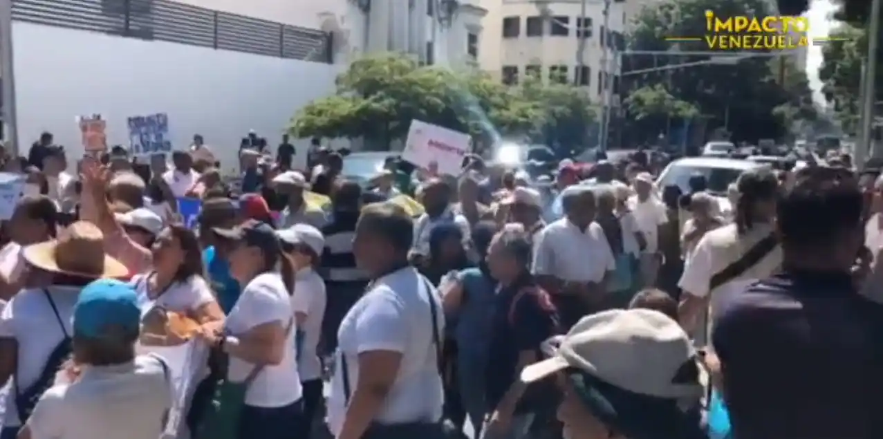 ¡EN VÍSPERAS DEL DÍA DEL ADULTO MAYOR! Pensionados y jubilados protestan por reivindicaciones sociales en todo el país