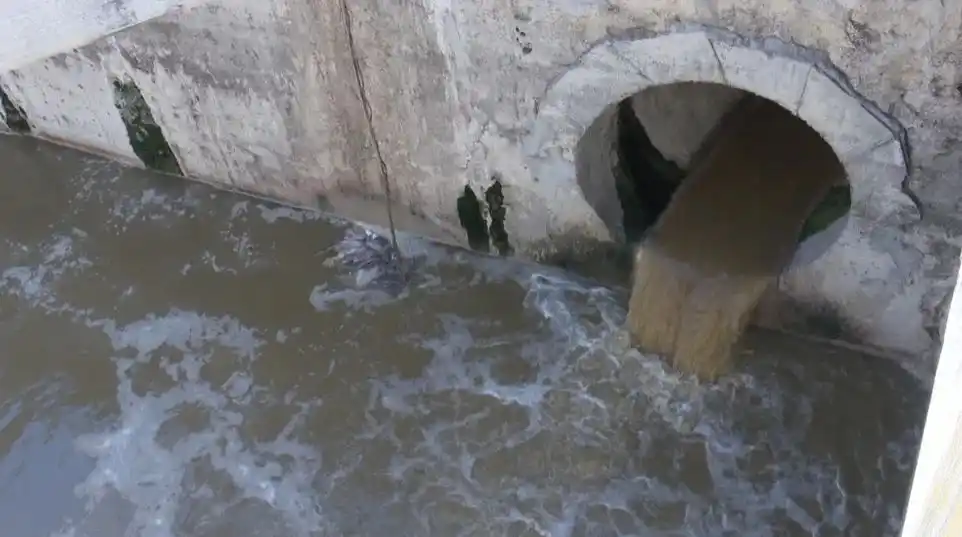 Encuentran restos de la variante Delta en las aguas cloacales