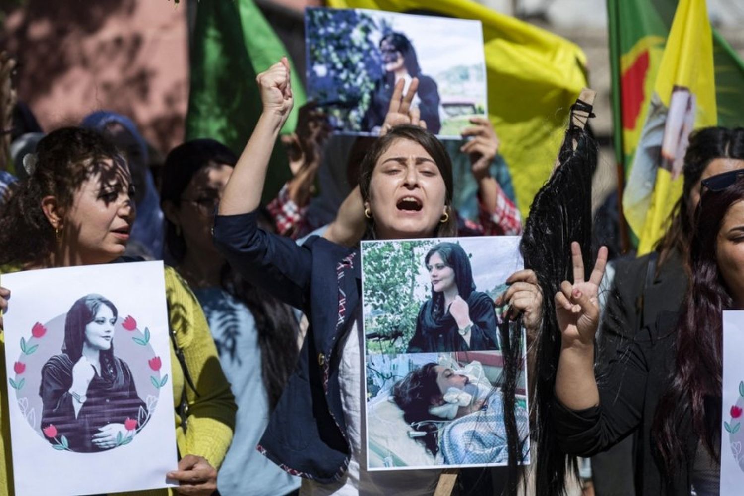 Las mujeres iraníes piden justicia por Mahsa Amini. Foto: AFP