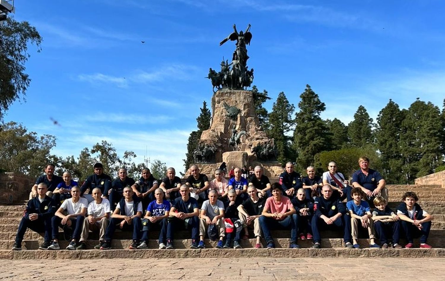 Los chicos del Jockey Club en su recorrida por Mendoza