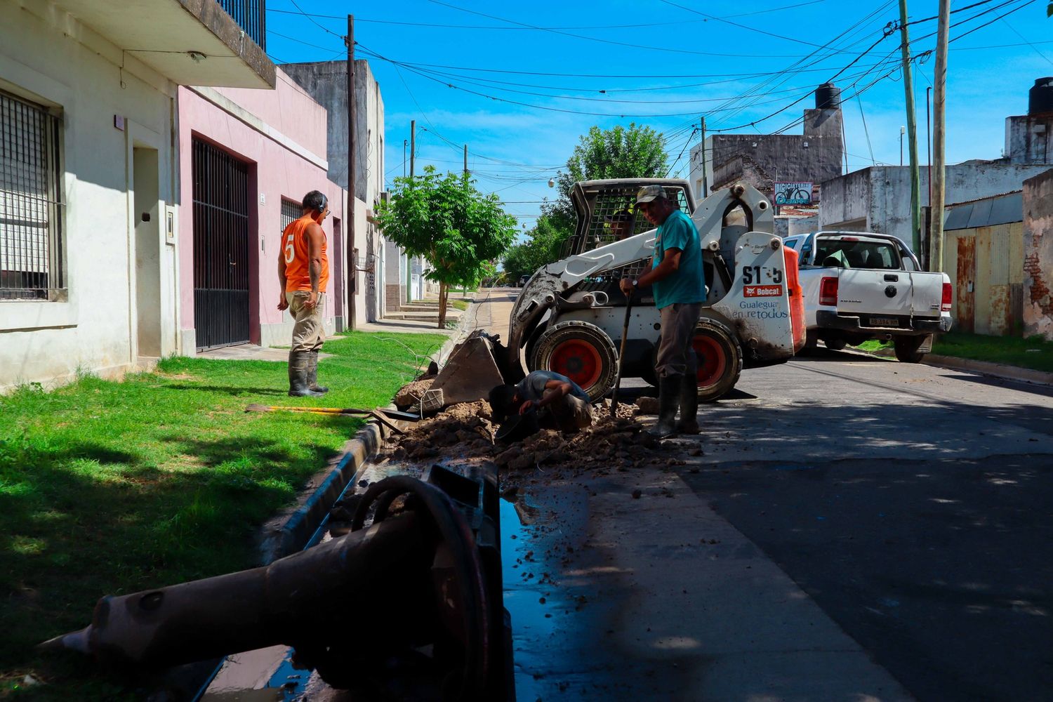 Repararon un caño de agua