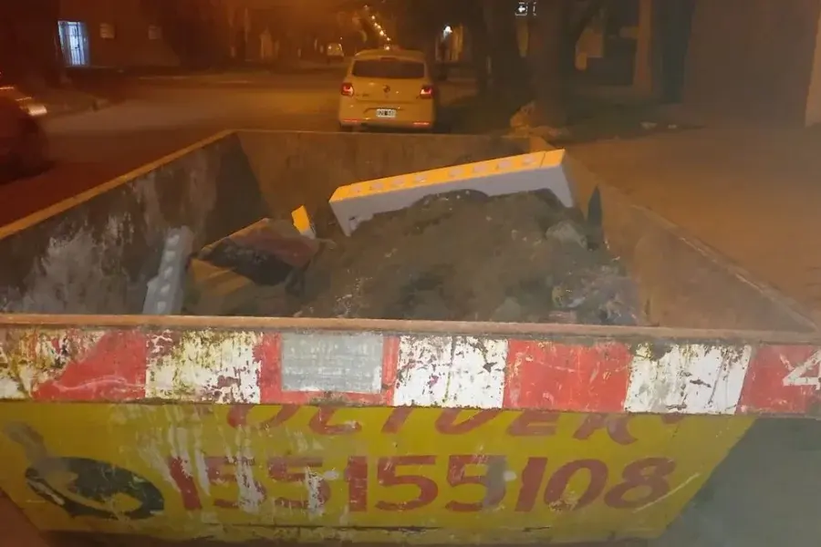 Preocupante: hallaron a una adolescente semidesvanecida dentro de un contenedor en Santa Fe