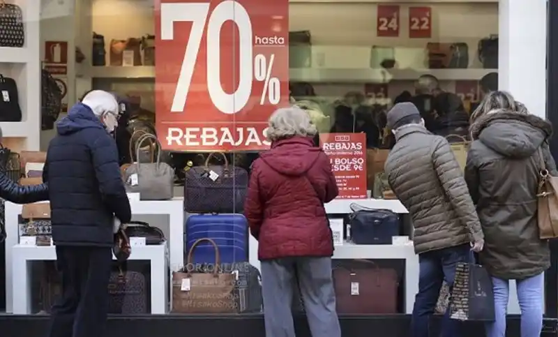 Las ventas minoristas cayeron un 34,8% en junio