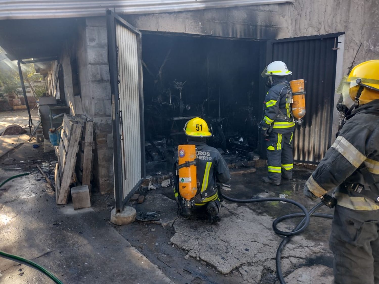 El taller de motos siniestrado estaba ubicado en Azcoaga al 900. Crédito: Bomberos de Venado Tuerto.