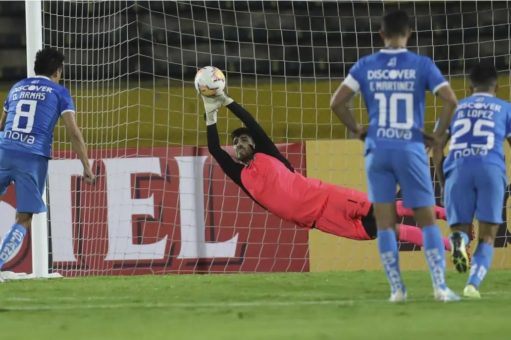 Lanús perdió con Universidad Católica en Ecuador, pero igual avanzó a la segunda fase