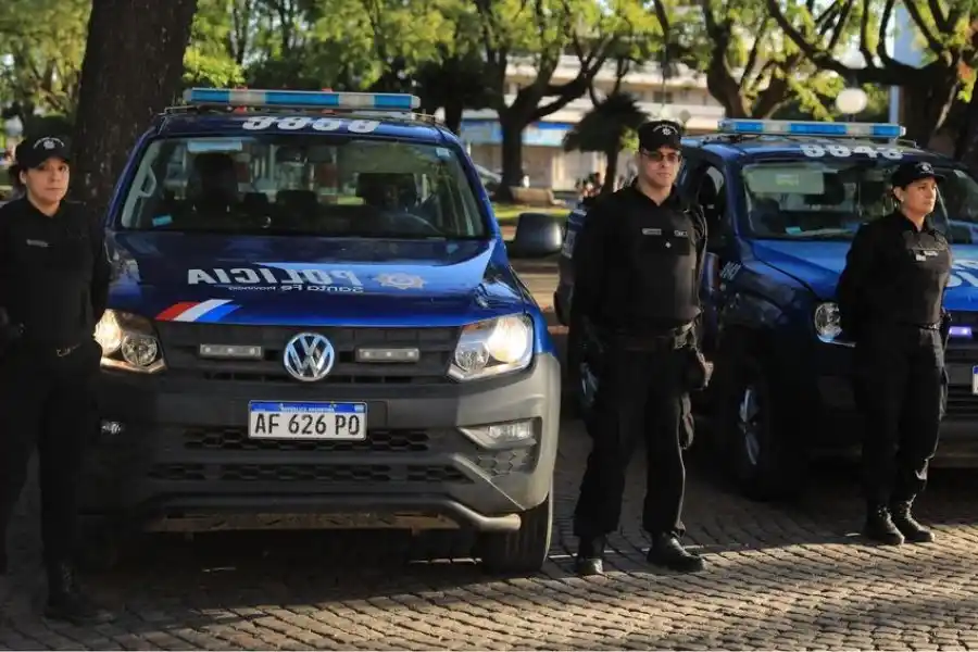 De acá a diciembre, ningún policía santafesino debería cobrar menos de 675.283 pesos