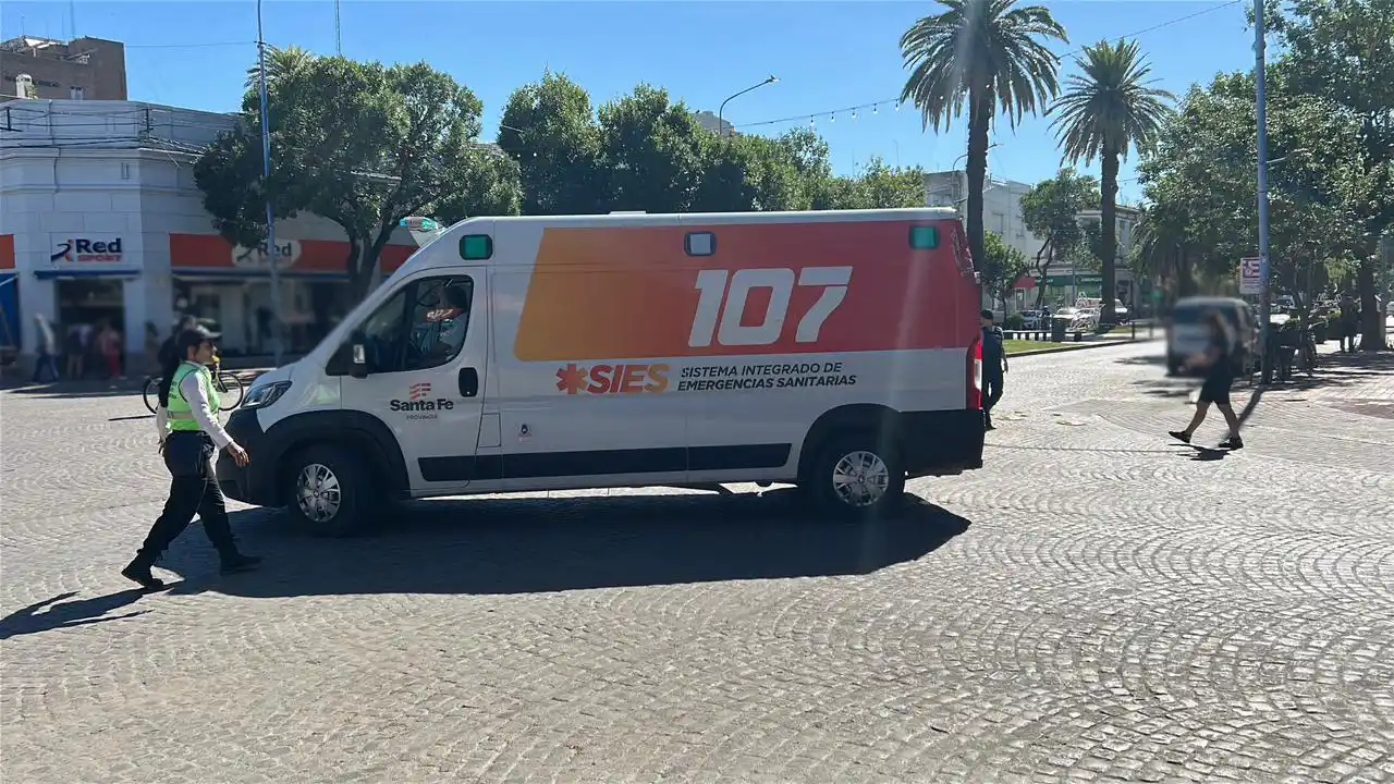 accidente de transito centro rafaela choque bv santa fe ambulancia patrullero movil policia dia - 2