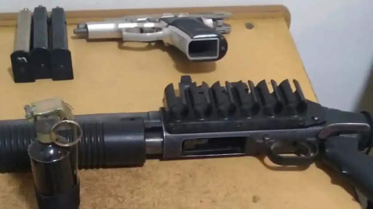 Detienen a sujetos con armas de grueso calibre y 8 millones de pesos
