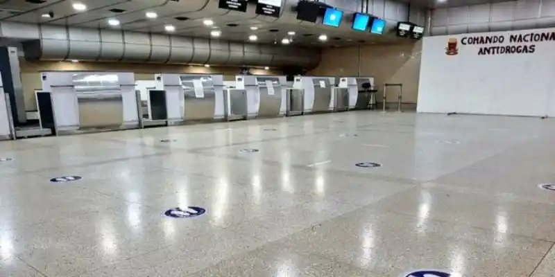 AFP: La «incertidumbre pandémica» de las aerolíneas venezolanas por nuevas restricciones