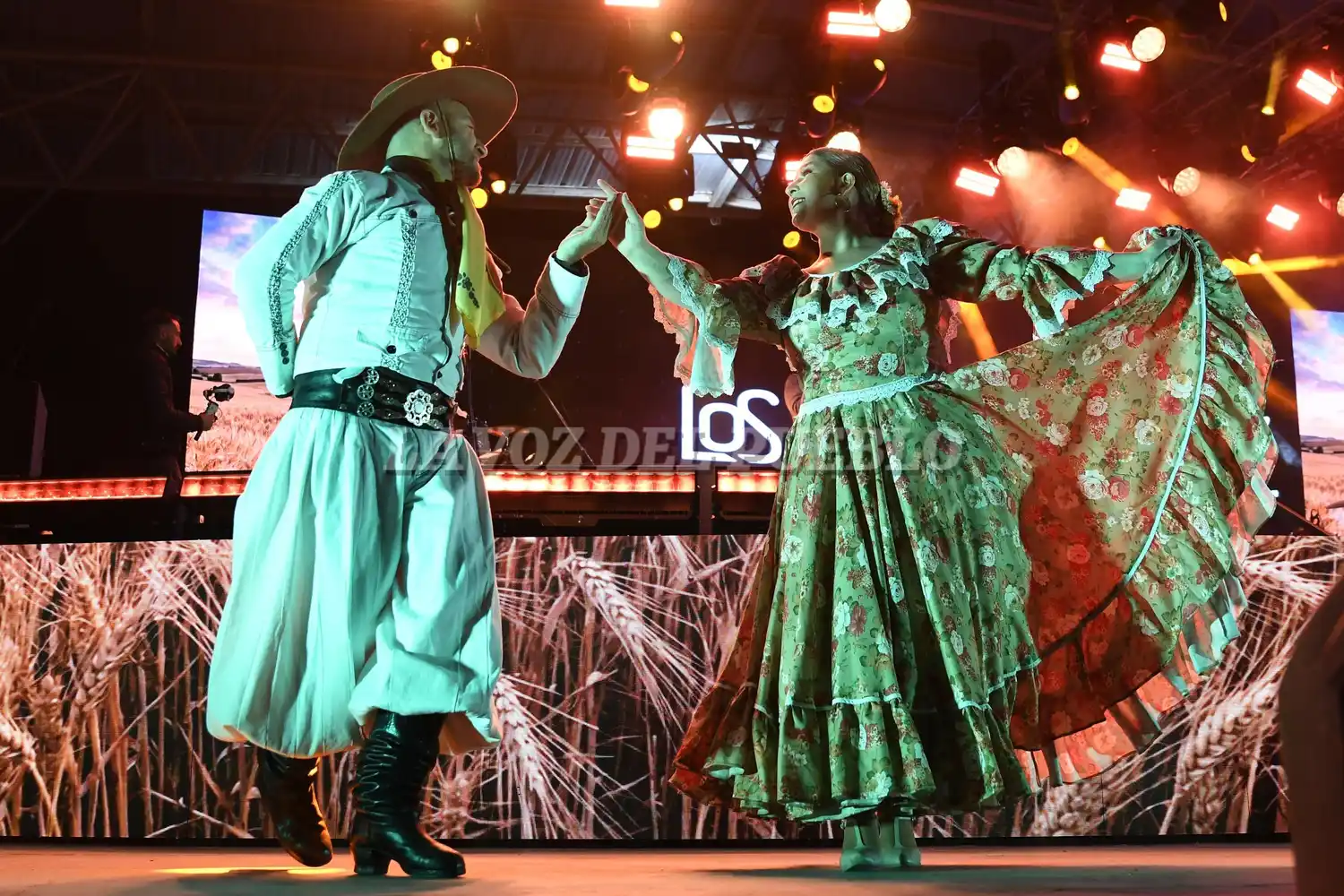 Postales de una noche folkórica en la Fiesta del Trigo