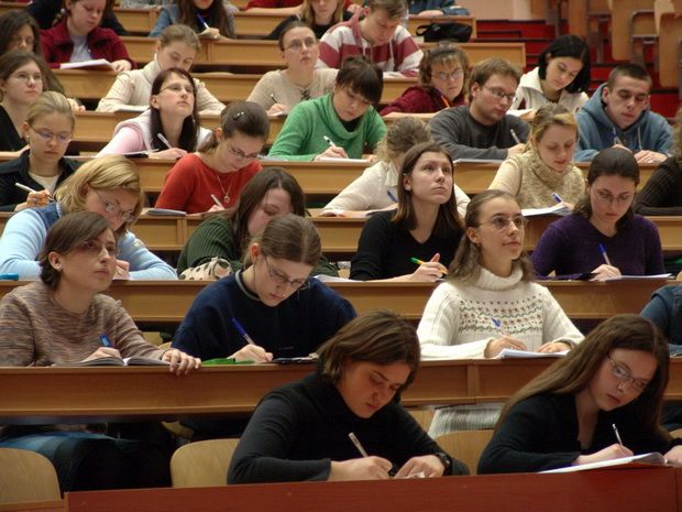 Continúa abierta la inscripción a becas para jóvenes de la ciudad que quieran estudiar en La Plata