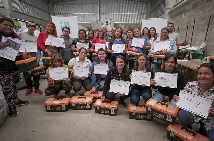 EDEA y el Organismo Provincial de Integración Social y Urbana brindaron un curso gratuito de electricidad