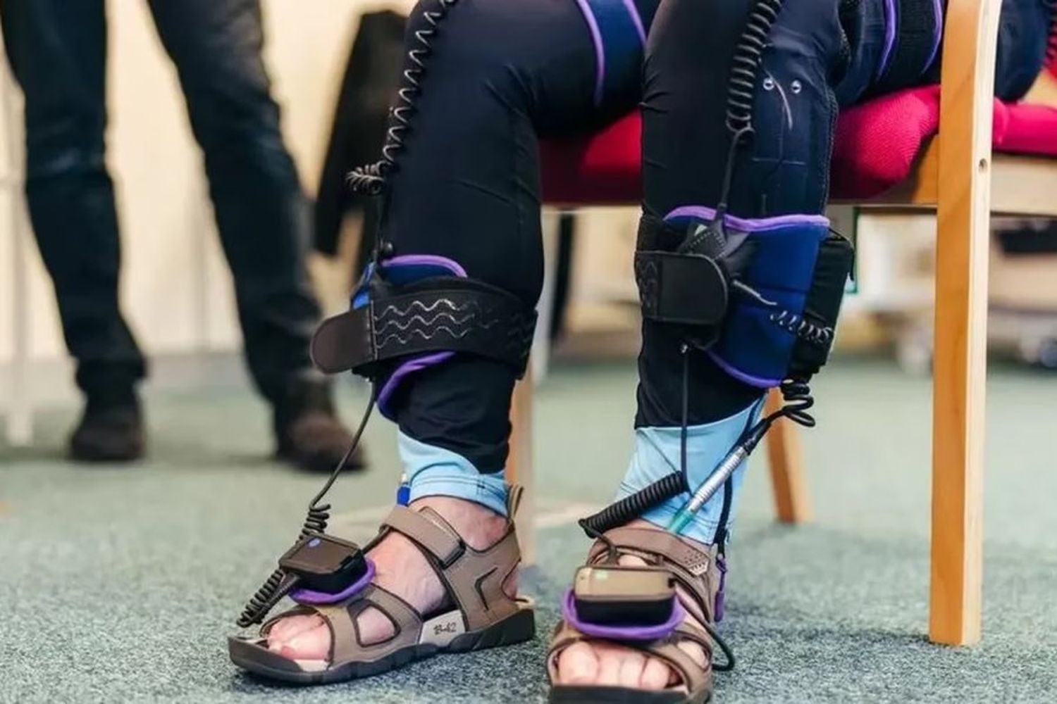Sufrió un ACV y volvió a caminar usando pantalones con Inteligencia Artificial