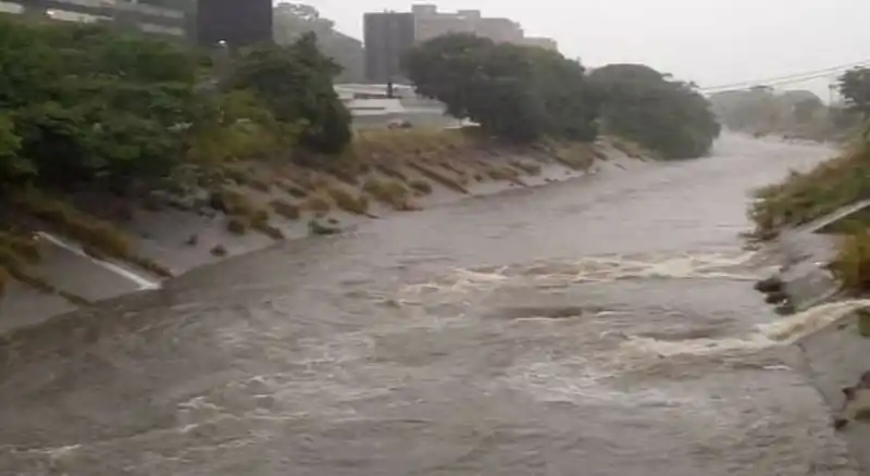 Vigilan el Guaire: autoridades alerta ante fuertes lluvias en Caracas y varias regiones del país