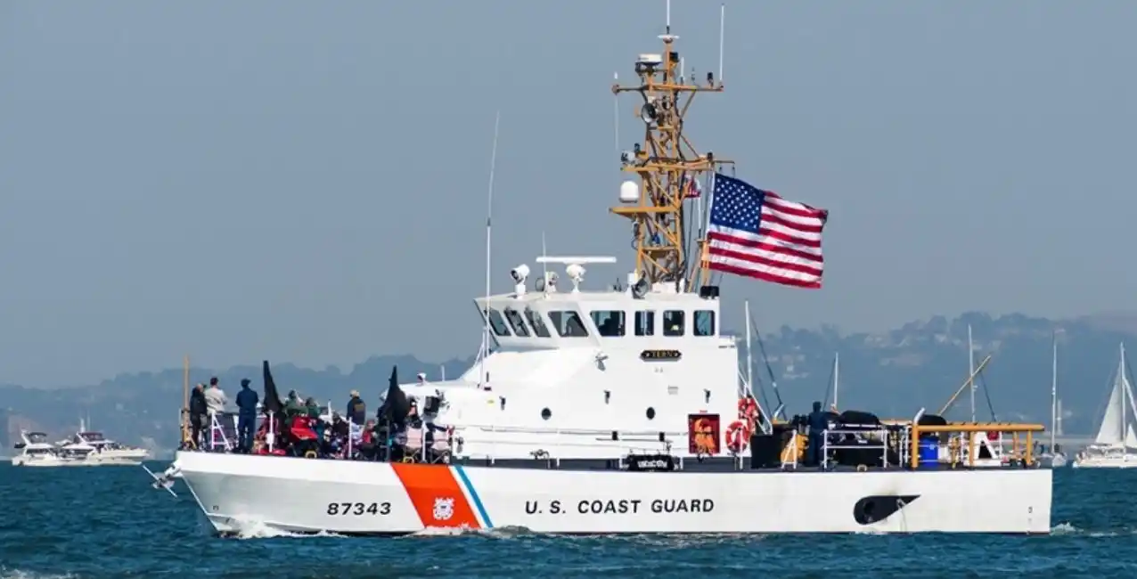 Volcó una embarcación en las costas de Florida y buscan a 39 personas