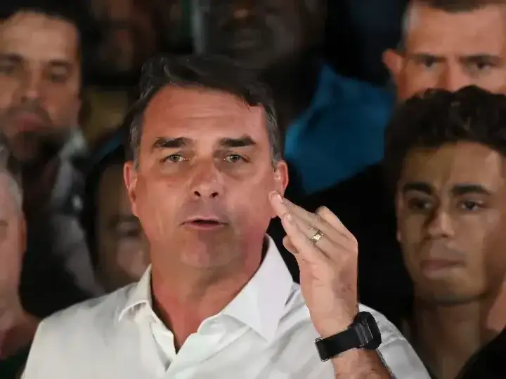 Flávio Bolsonaro.