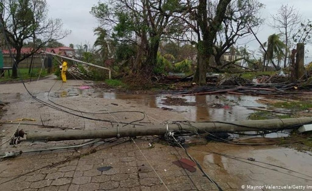 Tormenta Iota llega a El Salvador y suma una decena de muertos