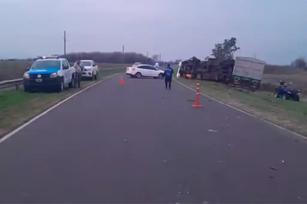 El trágico hecho estuvo protagonizado por un automóvil Renault Logan, conducido por un hombre de 33 años