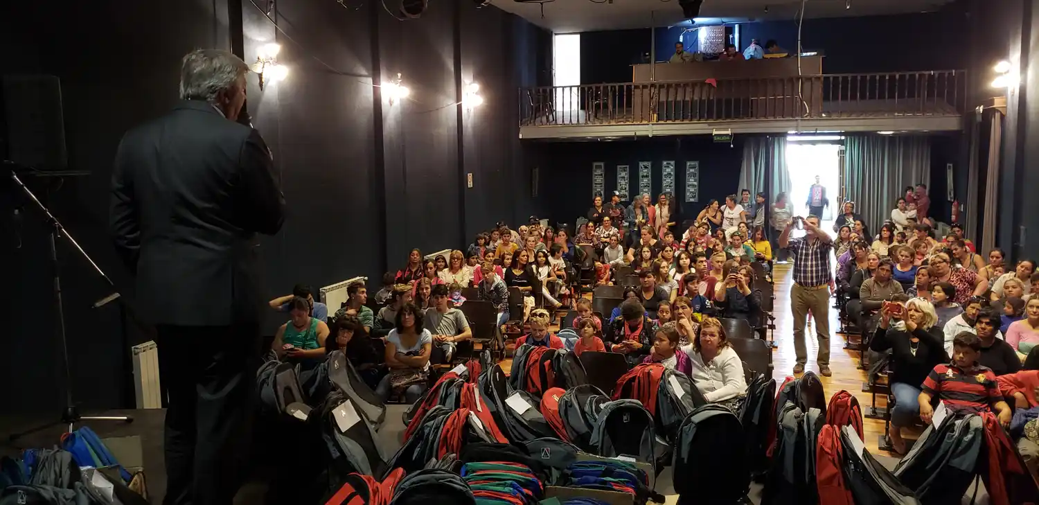 Integrar llevó a cabo entrega de mochilas y útiles escolares en Tandil
