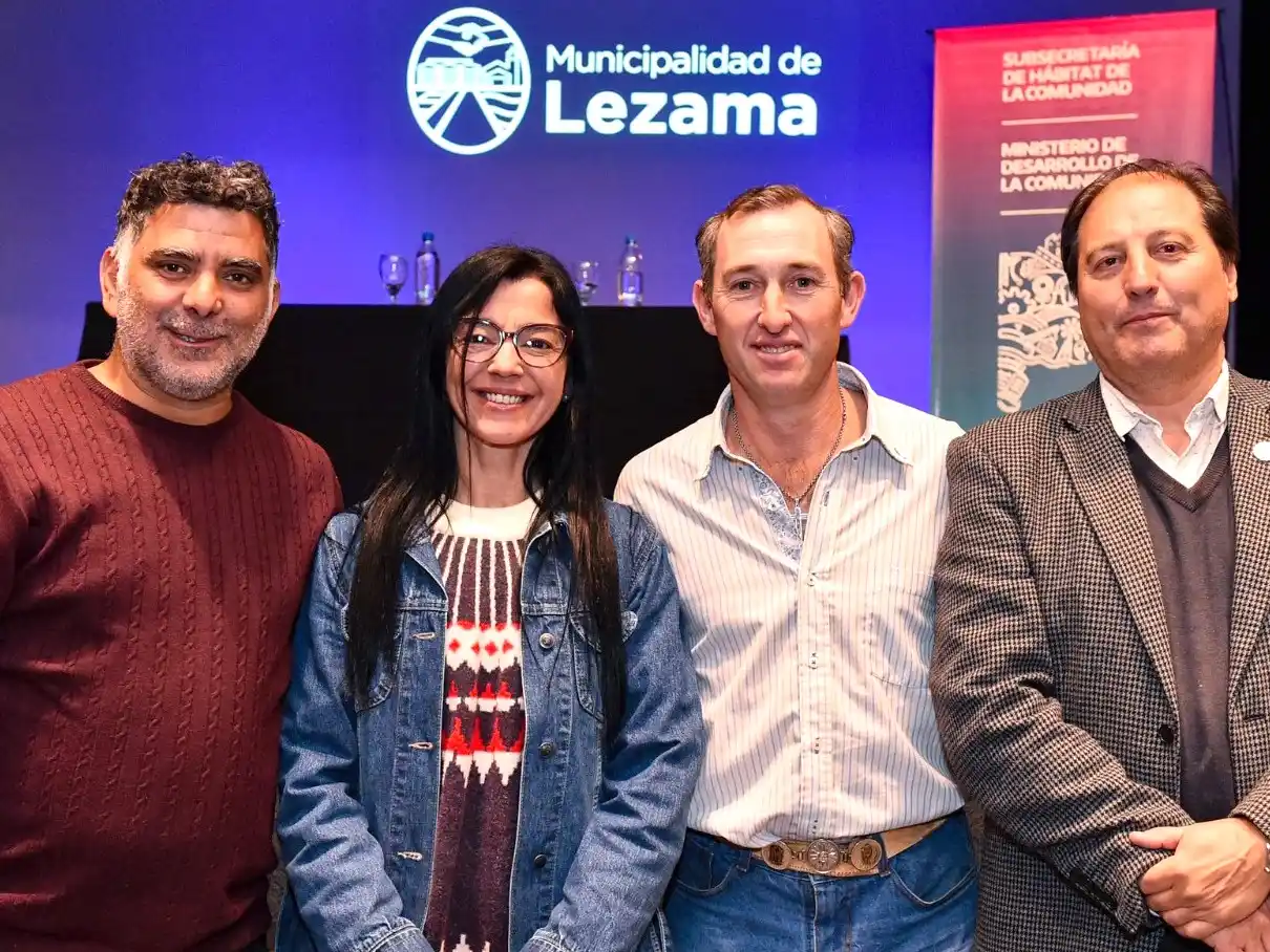 Entrega de Escrituras  en General Guido y Lezama.