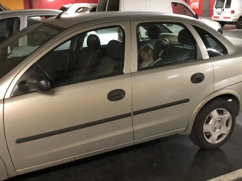 Buenos Aires: abandonó a su hija en el auto para ir de compras