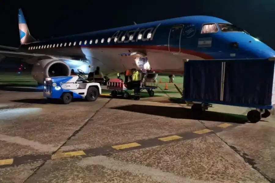 Desde el aeropuerto Sauce Viejo se concretó la primera exportación de valor agregado hacia Brasil