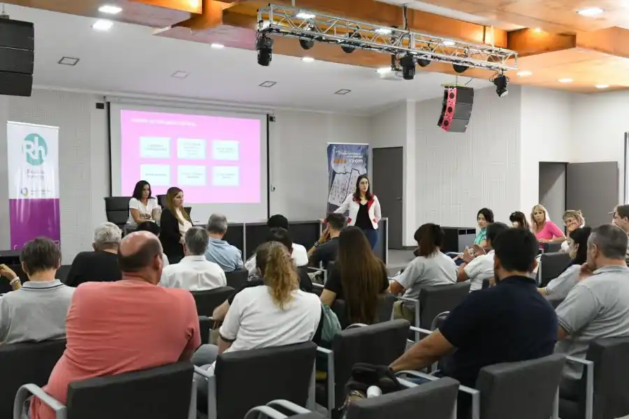 Continúan las capacitaciones para los empleados y empleadas municipales