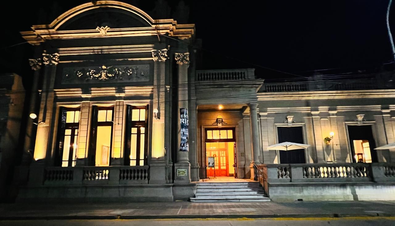 Frente del Club Social Gualeguay.