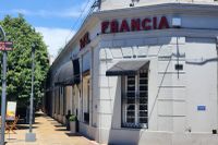 Hotel Francia, un ícono del barrio La Estación que desde hace 70 años lleva adelante la familia Scarnato