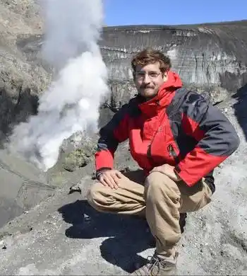 Egresó de la Técnica 2, estudió Geología en La Plata e investiga sistemas geotermales en Alemania