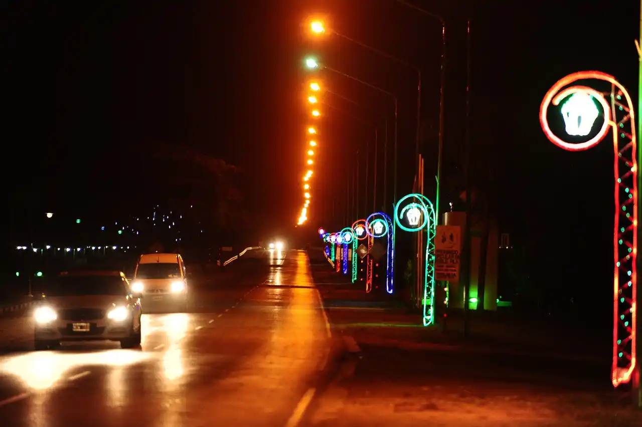 Pueblo General Belgrano se ilumina para las fiestas de fin de año