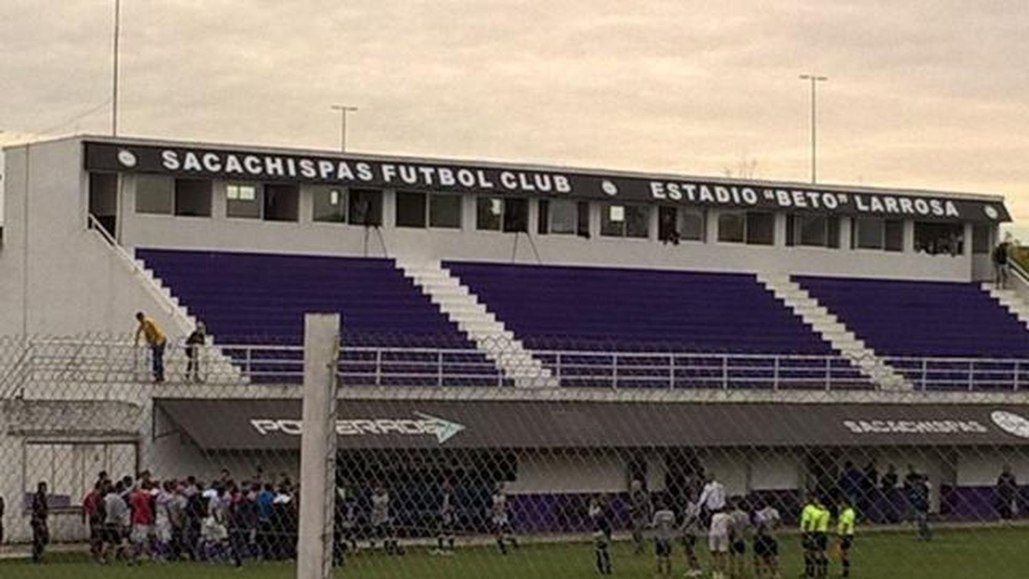 Sacachispas se salvó del descenso y hubo incidentes