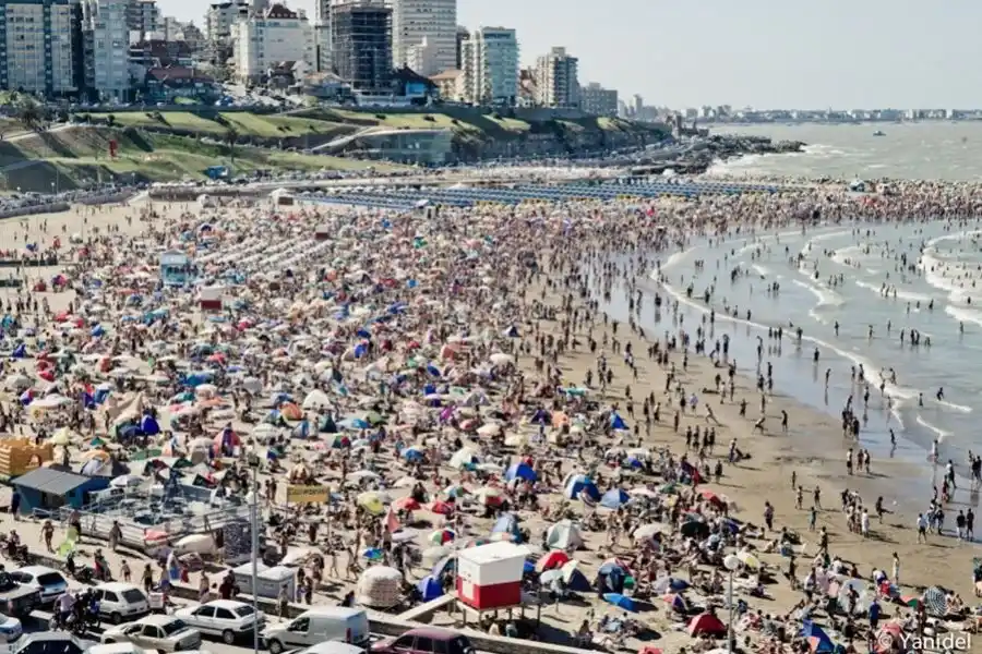 Las vacaciones en Mar del Plata podrian ser un 35% más caras que en Río de Cancún y el doble que en Río de Janeiro